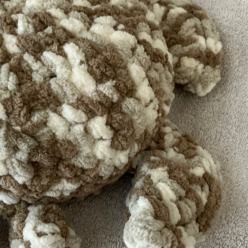 Plush Turtle Home Accent or kid’s toy in Cream and Brown acrylic yarn. New. - Picture 4 of 6